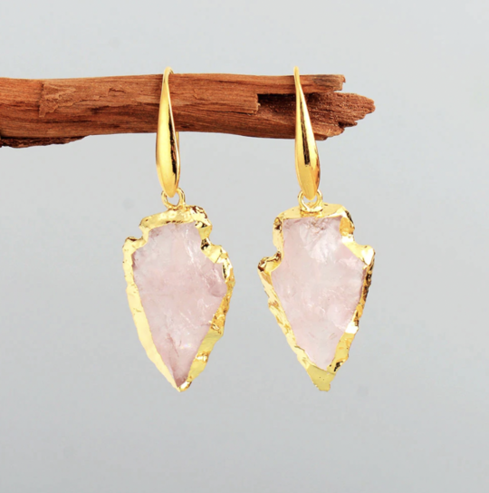Pendientes de punta de flecha dorada con cuarzo rosa y obsidiana