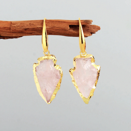 Pendientes de punta de flecha dorada con cuarzo rosa y obsidiana