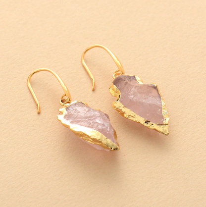Pendientes de punta de flecha dorada con cuarzo rosa y obsidiana